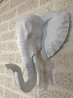 Beautiful white elephant head wall ornament, beautiful!!